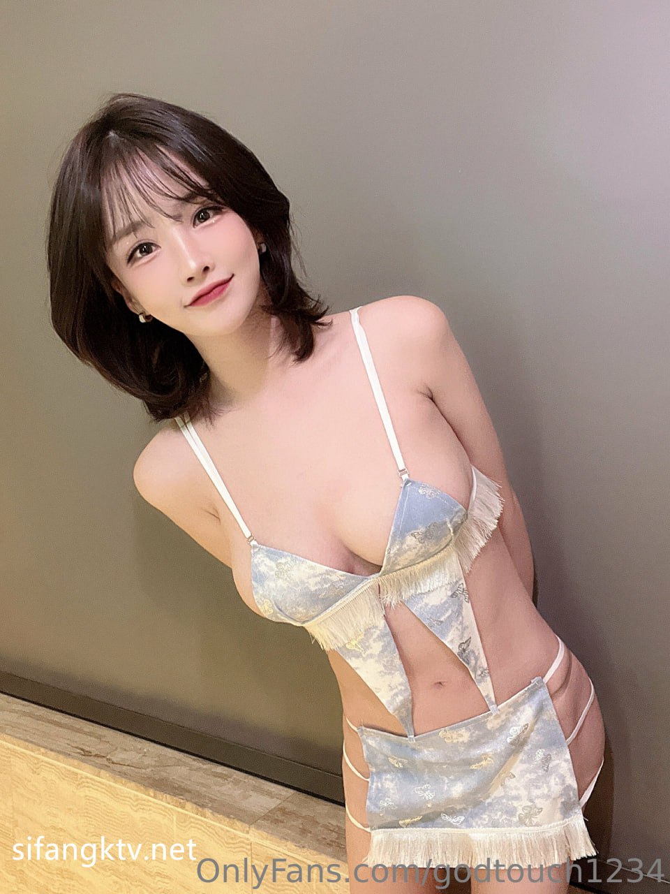 【2023-05-07】stript girl sunwall