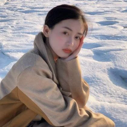 丰满的巨乳皇后扮演超级马里奥